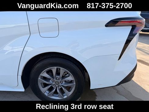 Used 2024 Toyota Sienna LE image 9