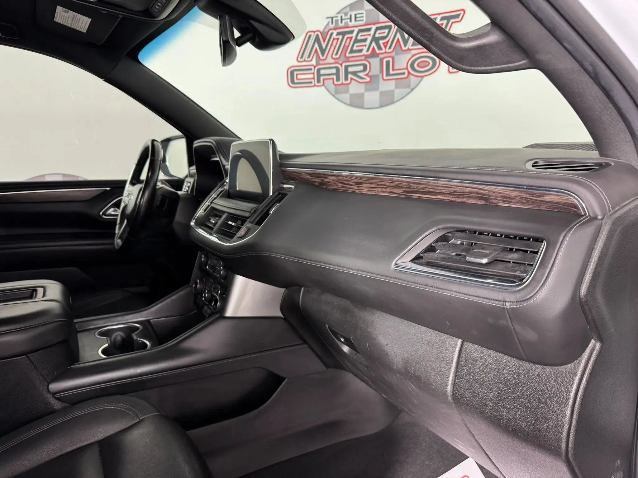Used 2022 Chevrolet Suburban Z71 w/ Luxury Package AWD/4WD image 12