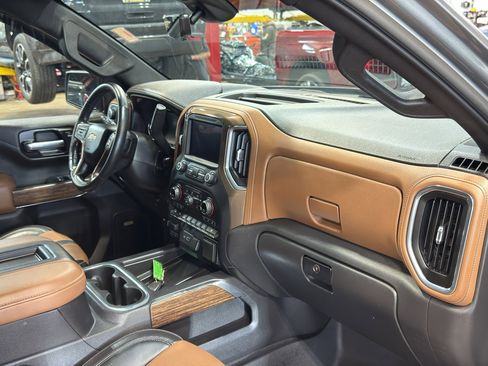 Used 2021 Chevrolet Silverado 1500 High Country w/ Technology Package image 31