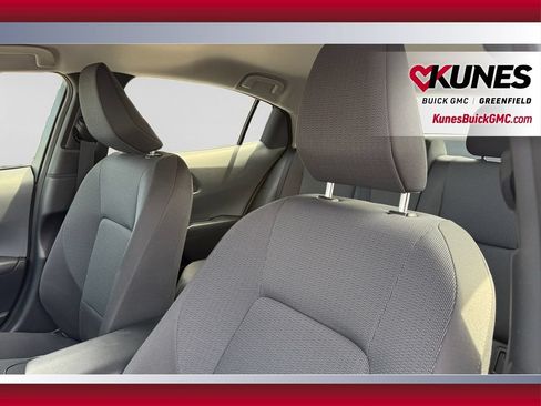 Used 2025 Toyota Prius LE FWD image 19