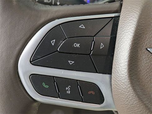 Certified 2021 Chrysler Pacifica Touring-L image 16