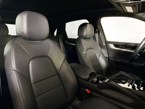 Certified 2024 Porsche Cayenne AWD/4WD image 18