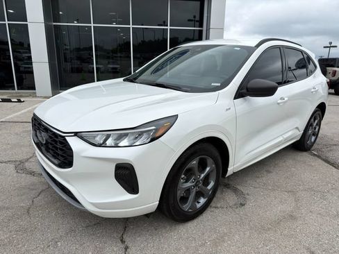 Used 2024 Ford Escape ST-Line w/ Tech Pack #1 FWD image 3