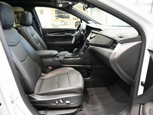 Used 2025 Cadillac XT5 Premium Luxury image 10