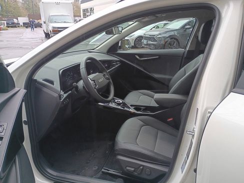 Used 2024 Kia Niro Wind w/ Wind Preserve Package image 17