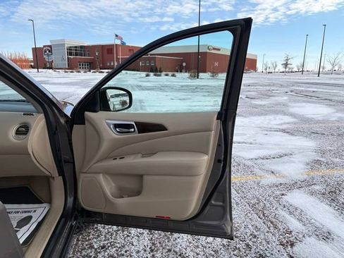 Used 2014 Nissan Pathfinder SL w/ SL Premium Package image 23