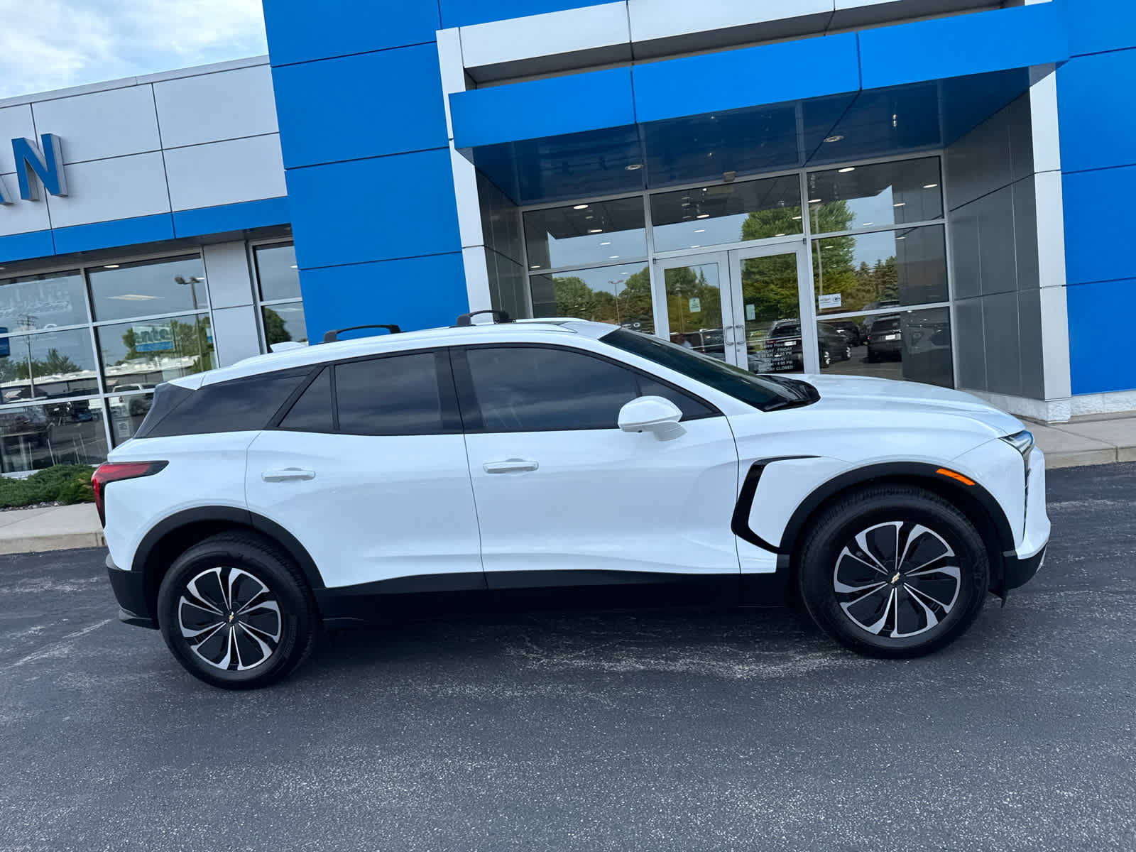 Used 2024 Chevrolet Blazer EV LT AWD/4WD image 2