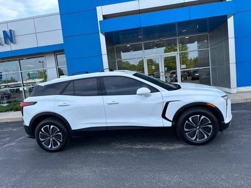 Used 2024 Chevrolet Blazer EV LT AWD/4WD image 2