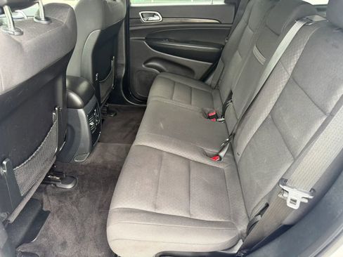 Used 2018 Jeep Grand Cherokee Laredo AWD/4WD image 5