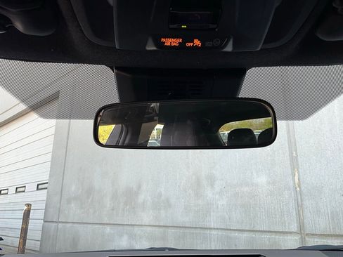 Used 2025 Toyota Corolla SE image 17