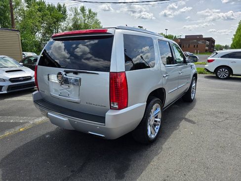 Used 2014 Cadillac Escalade Platinum AWD/4WD image 3