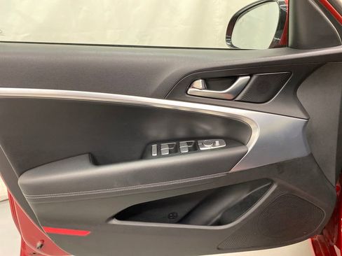 Used 2022 Genesis G70 2.0T image 9