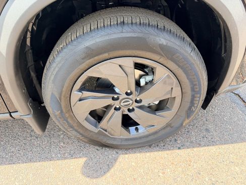 New 2026 Nissan Rogue SV AWD/4WD image 10