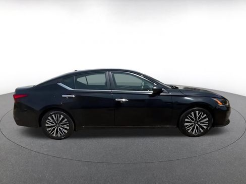 Used 2025 Nissan Altima 2.5 SV FWD image 16