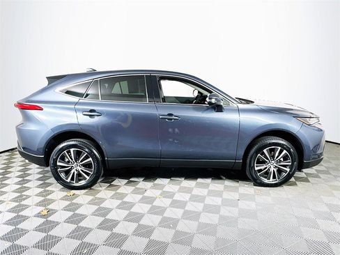 Used 2022 Toyota Venza LE image 8