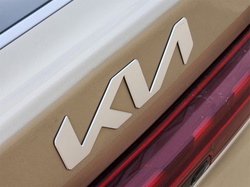 Used 2022 Kia K5 LXS image 18