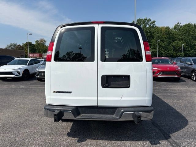 Used 2025 Chevrolet Express 2500 w/ Driver Convenience Package RWD image 4