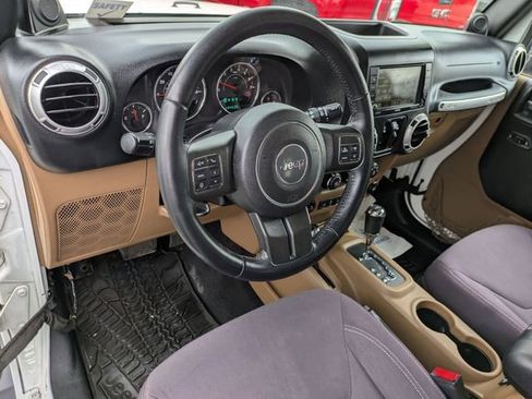 Used 2013 Jeep Wrangler Unlimited Sahara w/ Dual Top Group AWD/4WD image 10