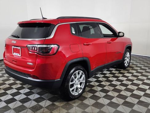 Used 2024 Jeep Compass Latitude image 7