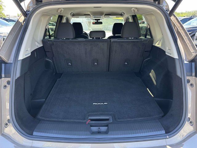 Used 2024 Nissan Rogue SV AWD/4WD image 13