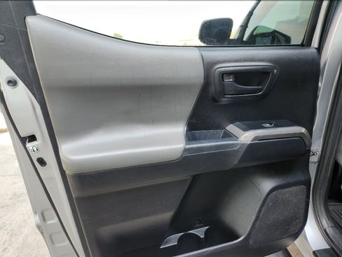 Used 2019 Toyota Tacoma SR5 AWD/4WD image 17