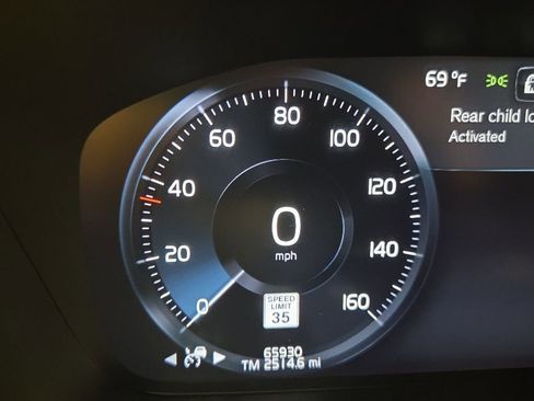Used 2022 Volvo XC90 T6 Momentum AWD/4WD image 13