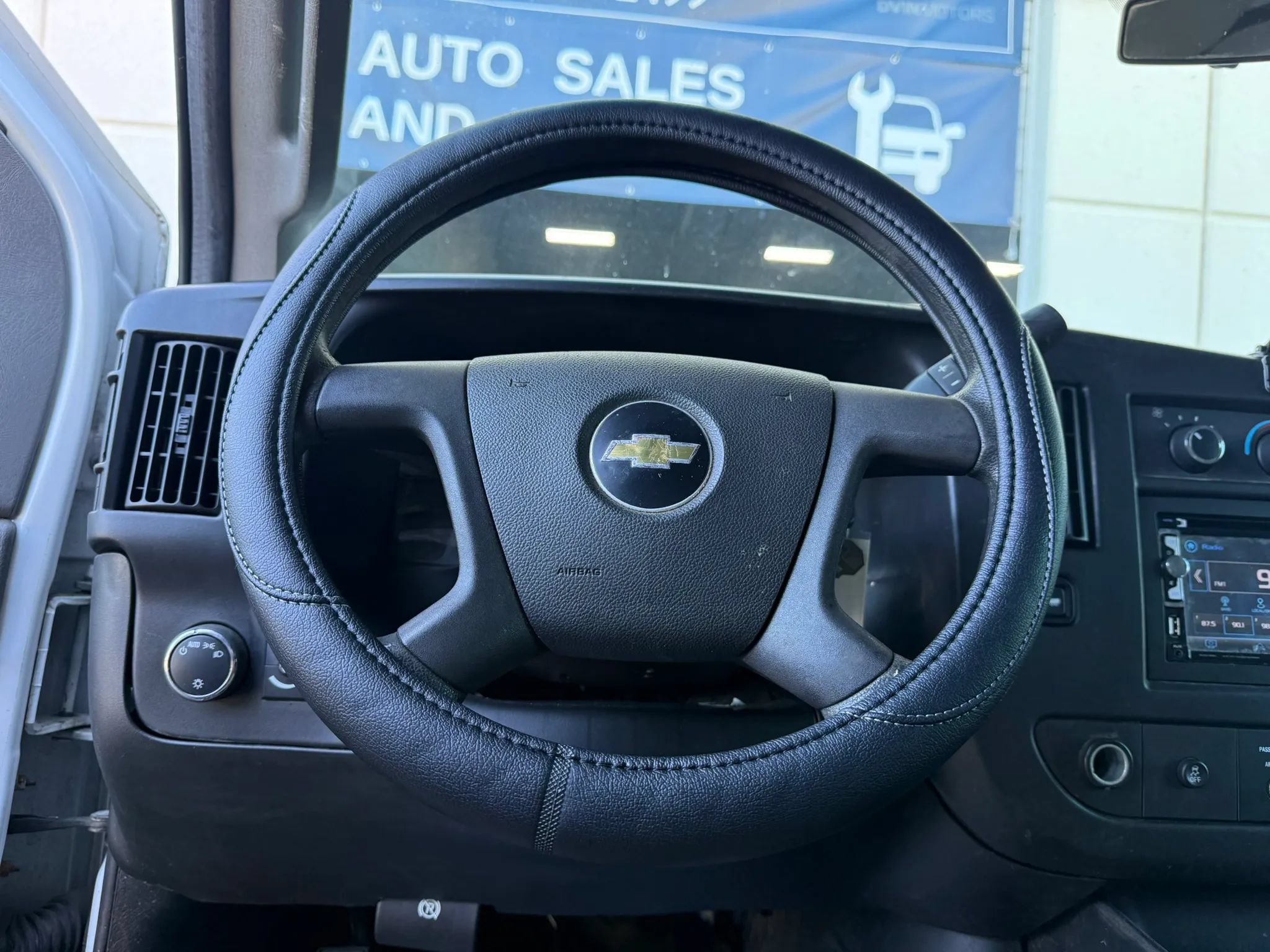 Used 2017 Chevrolet Express 3500 RWD image 18