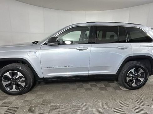 Used 2023 Jeep Grand Cherokee 4WD 4xe image 6