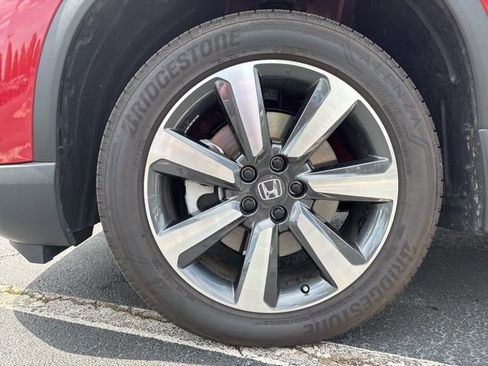 Used 2025 Honda Pilot Touring image 13