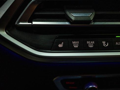 Used 2020 BMW X7 xDrive40i w/ Premium Package AWD/4WD image 23