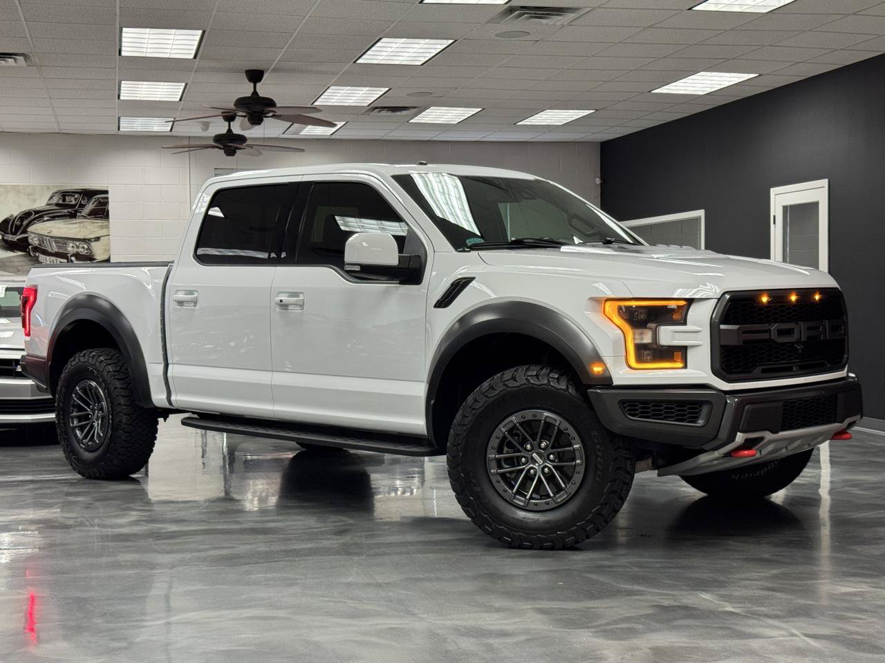 Used 2017 Ford F150 Raptor w/ Equipment Group 802A Luxury AWD/4WD image 3