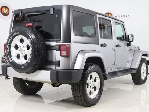 Used 2013 Jeep Wrangler Unlimited Sahara image 3