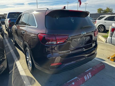 Used 2019 Kia Sorento LX w/ LX Convenience Package image 3