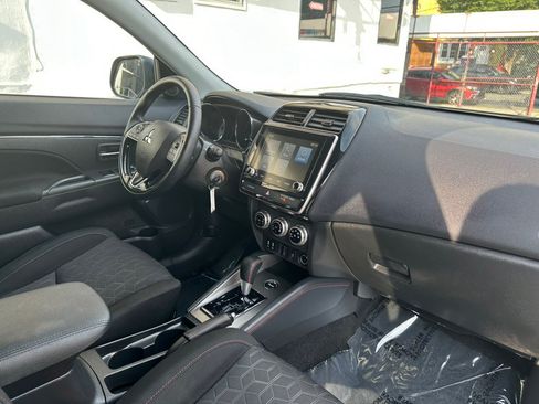 Used 2025 Mitsubishi Outlander Sport AWD image 29