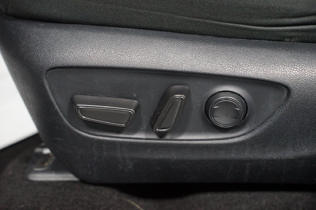 Certified 2025 Toyota RAV4 XLE FWD image 33