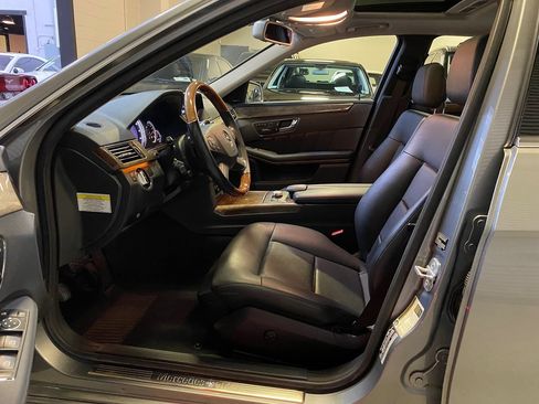 Used 2010 Mercedes-Benz E 350 4MATIC Sedan image 19