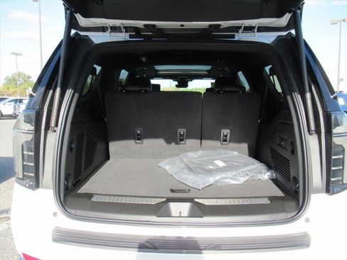 Used 2025 Chevrolet Suburban Premier image 36