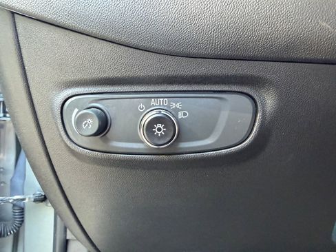 Used 2023 Chevrolet Equinox RS FWD image 12