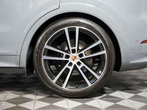 Certified 2025 Porsche Cayenne GTS AWD/4WD image 14