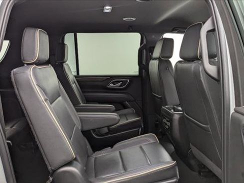 Used 2023 Chevrolet Suburban Premier image 22
