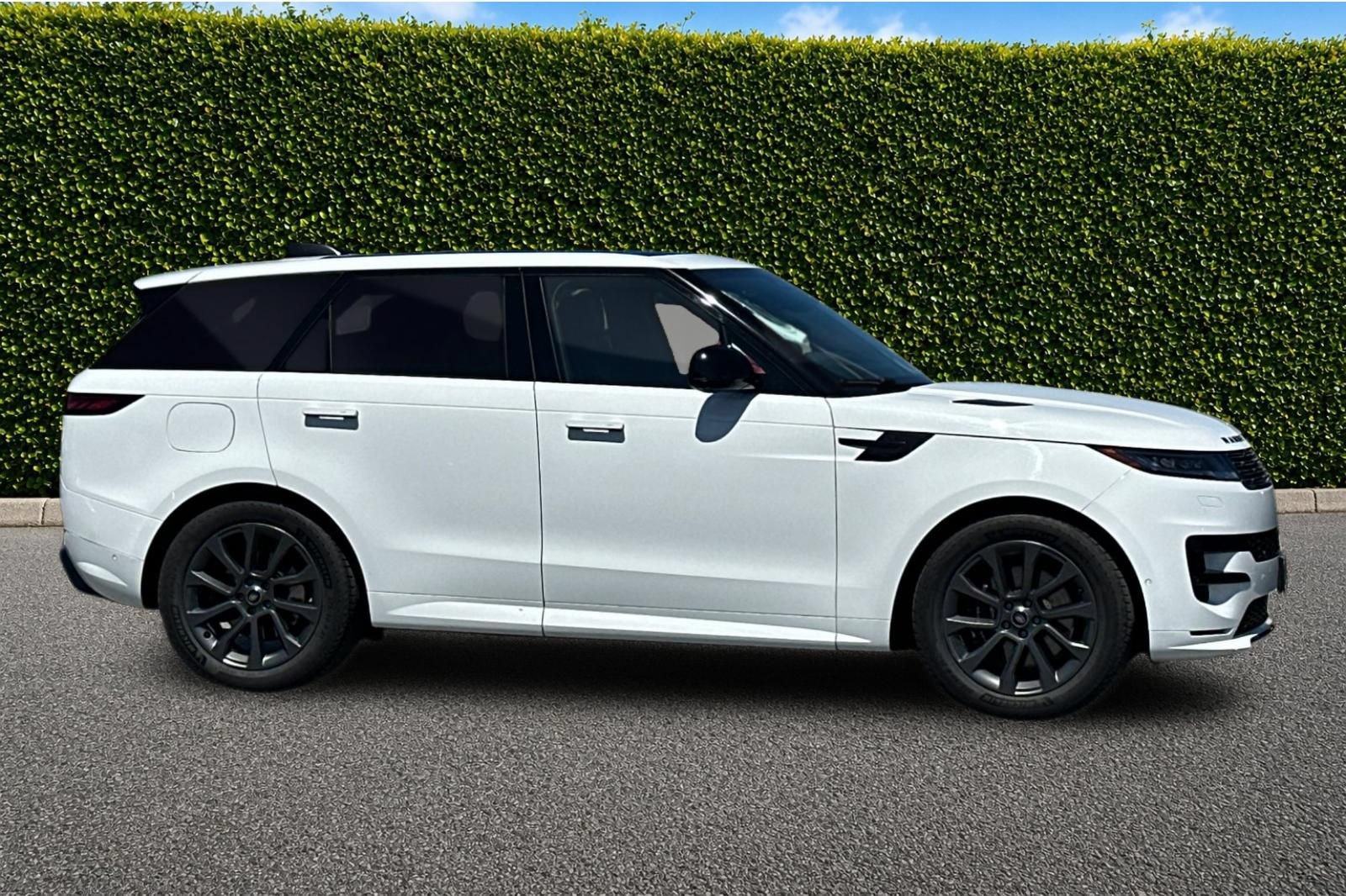 Used 2024 Land Rover Range Rover Sport Dynamic SE AWD/4WD image 3