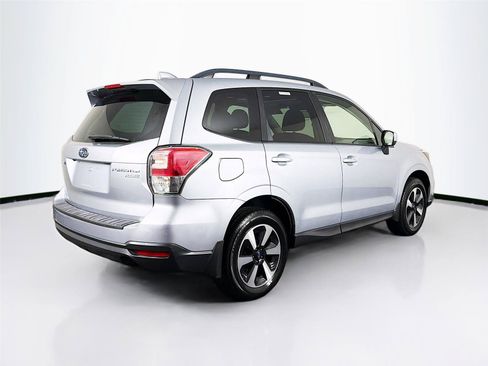 Used 2017 Subaru Forester 2.5i Premium AWD/4WD image 11