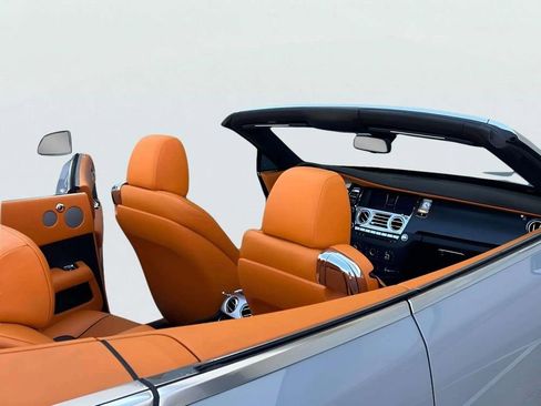 Used 2021 Rolls-Royce Dawn RWD image 15