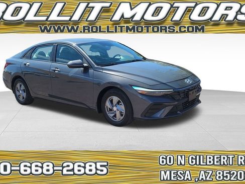 Used 2025 Hyundai Elantra SE image 1