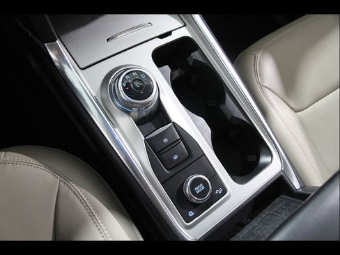 Used 2023 Ford Explorer Limited w/ Equipment Group 301A AWD/4WD image 16