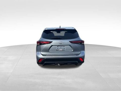 Certified 2024 Toyota Highlander XLE image 4