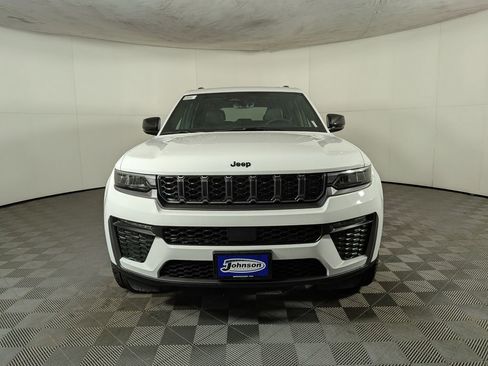 New 2026 Jeep Grand Cherokee Limited w/ Limited Altitude Package AWD/4WD image 2