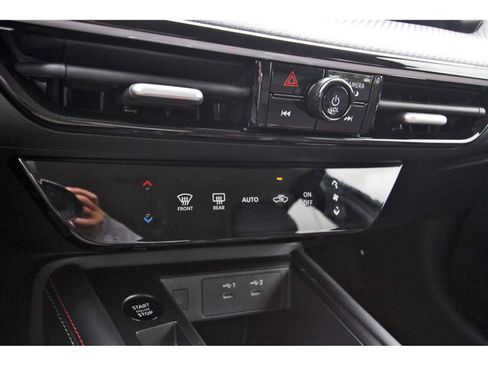 Certified 2025 Nissan Kicks SR image 25