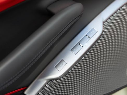 Used 2019 Ferrari Portofino RWD image 14