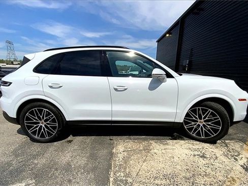 Used 2025 Porsche Cayenne image 8